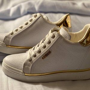 NEW GUESS SNEAKERS WHITE 6,6.5,8,8.5 FLOWU…